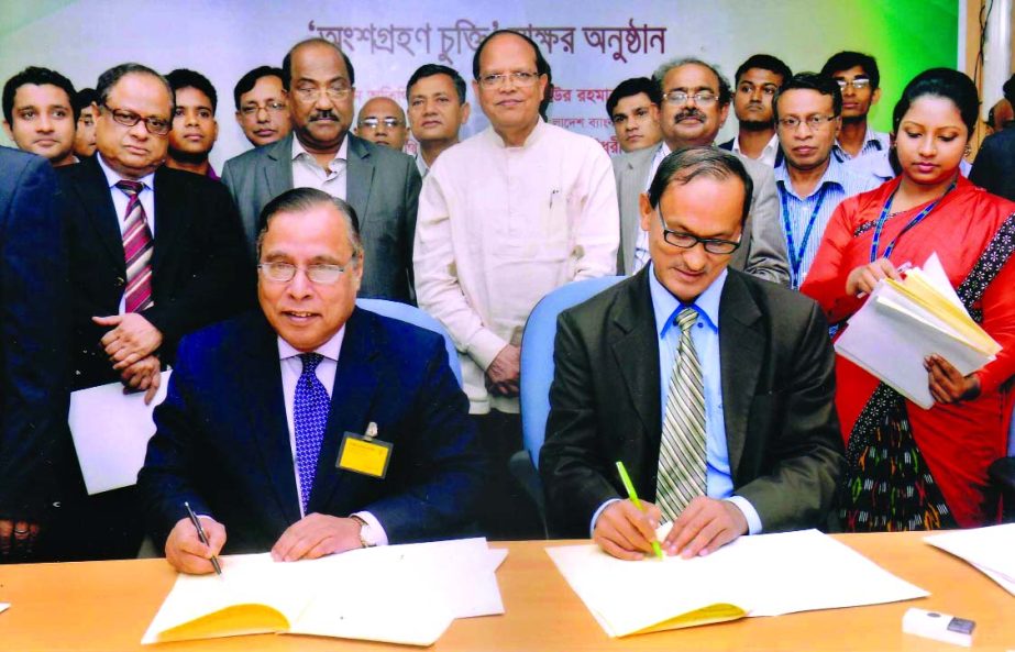 Abul Mansur Ahmed, General Manager of Green Banking Department of Bangladesh Bank and Helal Ahmed Chowdhury, Managing Director of Pubali Bank Limited sign a deal of Tk about 200 crore for refinancing scheme of 10 taka account holders at BB's auditorium r