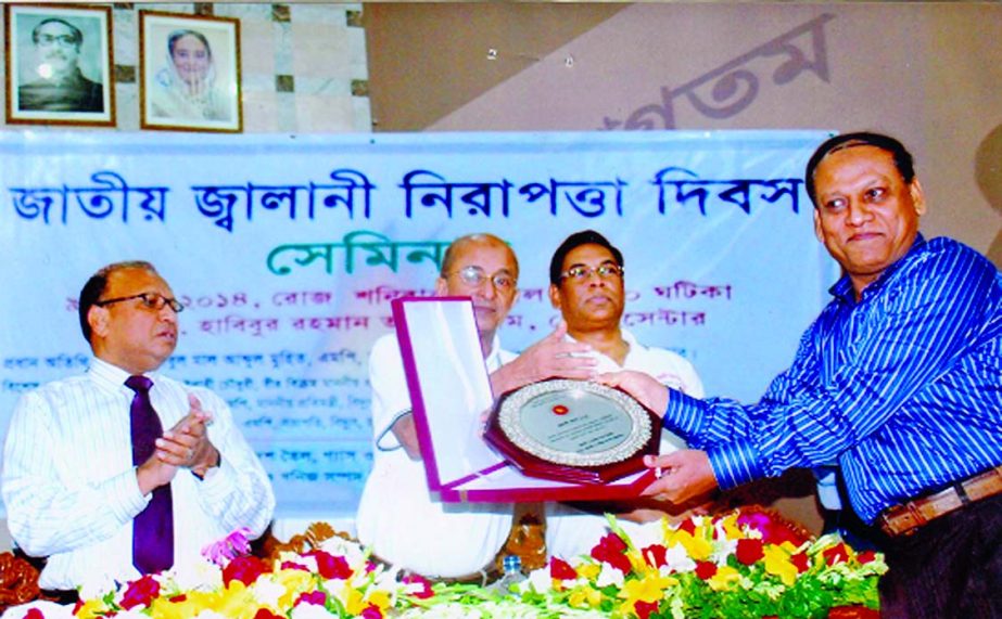 Md Abdul Baqi, Managing Director of Bangladesh Petroleum and Exploration Production Company Ltd (BAPEX), receiving 'Energy Award-2014' from Dr Tawfiq-e-Elahi Chowdhury, Prime Minister's Energy Adviser at a seminar on 'National Energy Security Day-2014