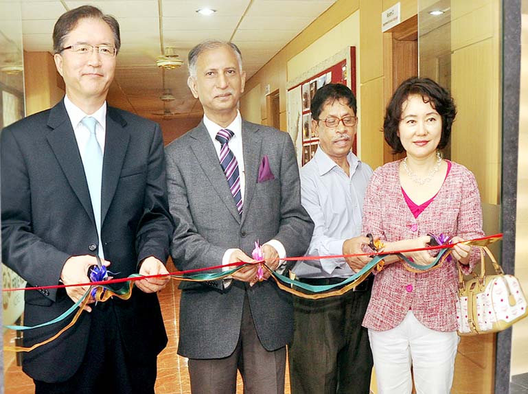 Dhaka University VC Prof Dr AAMS Arefin Siddique inaugurating the expanded and newly decorated Korean Language Department at the Institute of Modern Languages of the University on Monday at the IML Auditorium.