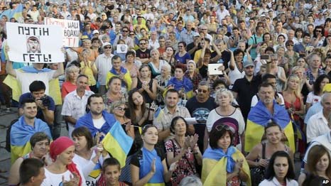 Residents of the strategic city of Mariupol, Ukraine staged an anti-war rally on Thursday.