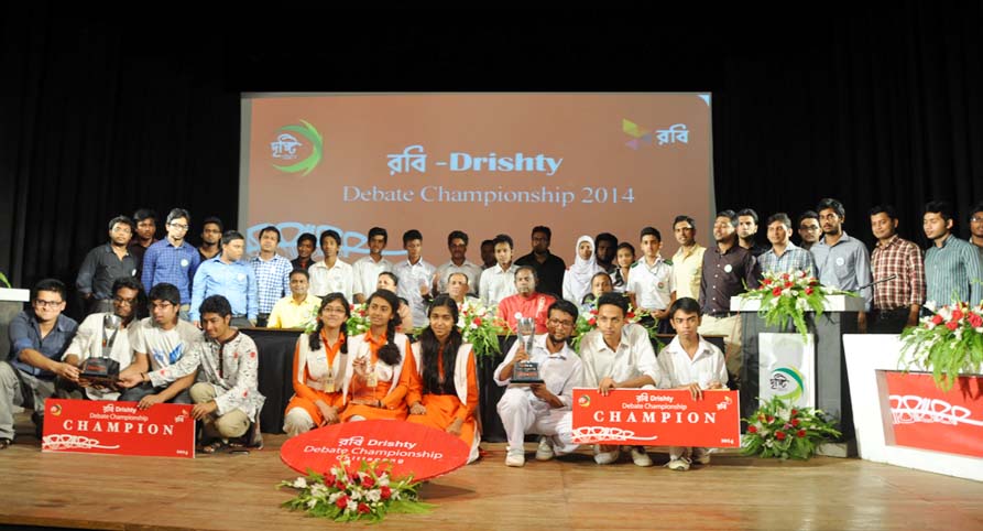 Winners of Motijheel Govt High School from school level, Chittagong Public College from college level and University of Dhaka from university level crowned as the champions of Robi- Dristi Debate Competetion-2014 seen with the guests.