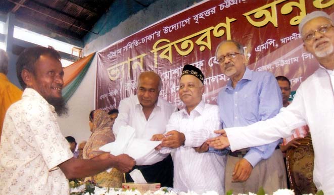 Housing and Public Works Minister Engr Mosharraf Hossain and CCC Mayor Monzoor Alam handing over documents of van to poor families at Chittagong Gymnasium Hall yesterday.