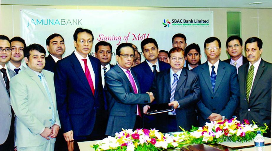 Md. Rafiqul Islam, Managing Director of SBAC Bank Limited and Shafiqul Alam, Managing Director of Jamuna Bank Limited sign a Memorandum of Understanding for disbursement of foreign remittance at Jamuna Bank office recently.
