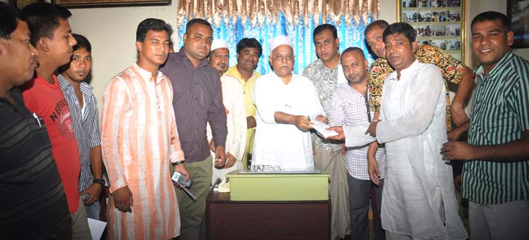 CCC Mayor M Monzoor Alam on behalf of Alhaj Mostafa Hakim Welfare Foundation distributing donation to poor family members at a function at Chittagong yesterday.