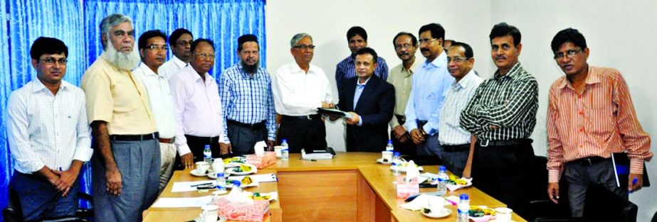 A delegation of the Institute of Cost and Management Accountants of Bangladesh led by President Mohammed Salim, FCMA called on Dr Mohammed Farashuddin, Chairman of Pay and Services Commission at the latter's office on Monday.