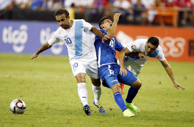 Guatemala midfielder Jose Contreras (10) and forward Kendall Herrarte (14) combine on El Salvador midfielder Alexander Vidal Larin (13) during the first half of a soccer match at RFK Stadium in Washington on Wednesday.