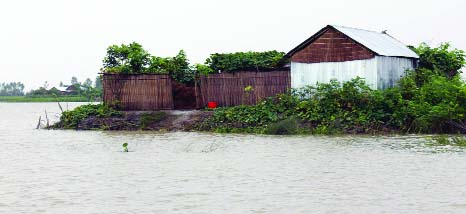 RANGPUR: The overall flood situation is improving fast with the recession of the flood water along the Brahmaputra basin during the past four consecutive days till Thursday.