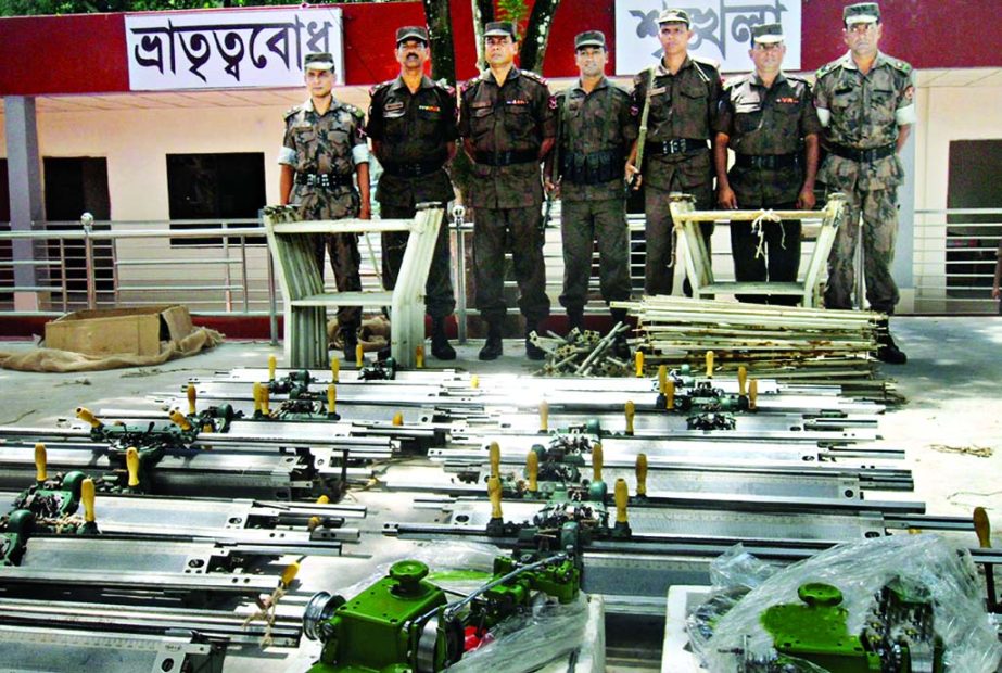 Members of Border Guard Bangladesh (BGB) seized 17 Chinese sweater making machine at Benapole border while smuggling to India worth about Taka 80 lakh on Friday.