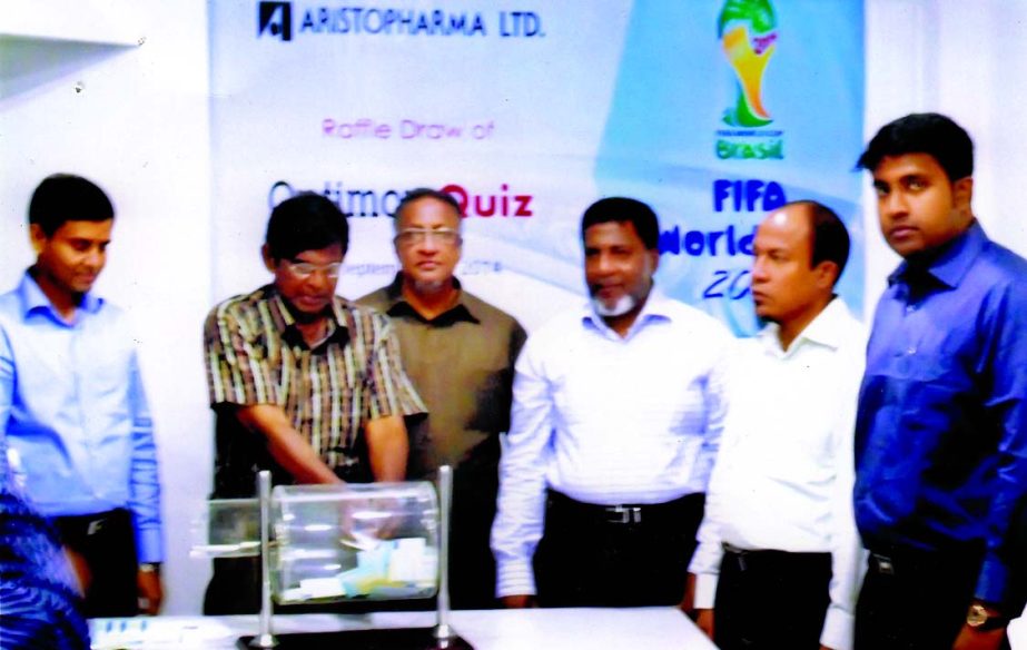 Jakaria Pintu, ex-footballer, conducting 'Raffle Draw' of Optimox Quiz for doctors during FIFA World Cup-2014 organized by Aristovision, an wing of Aristopharma Limited at its office recently. MA Hassan, Chairman and Managing Director of the company was