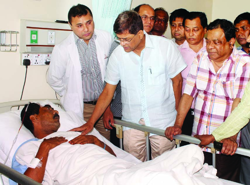 BNP Acting Secretary General Mirza Fakhrul Islam Alamgir visited General Secretary of Kanchpur Upazila of the party Khalilur Rahman in the city's United Hospital on Monday.