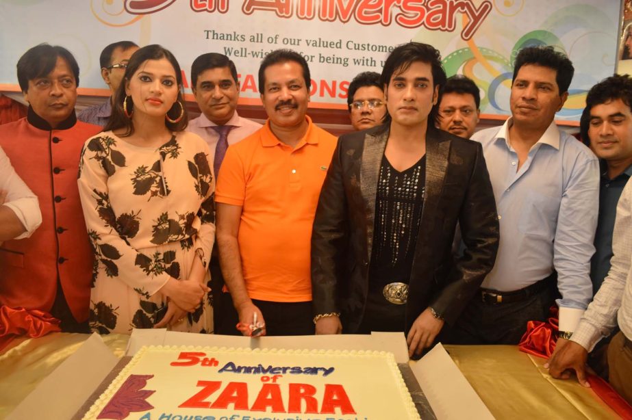 The prestigious fashion house of the country Zara Fashion reached fifth year on Wednesday. A gala function was held at the Gulshan showroom of Zara Fashion on the eve of its five-year anniversary. Annanta-Barsha couple formally opened the fifth founding a