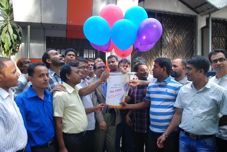 State Minister for Youth and Sports Biren Sikder inaugurating the Dhaka Reporters Unity (DRU) Annual Sports Competition by releasing the balloons as the chief guest at the DRU premises on Wednesday.