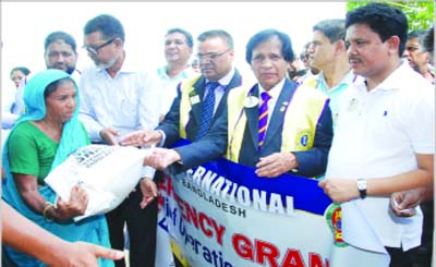 FARIDPUR: Relief goods are being distributed at Gadahardangi in Faridpur by the members of Lions Club on Tuesday.