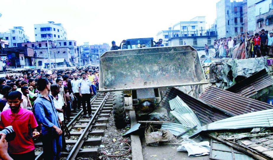 Railway authority cleared the illegal structures on its road in Banani on Tuesday.