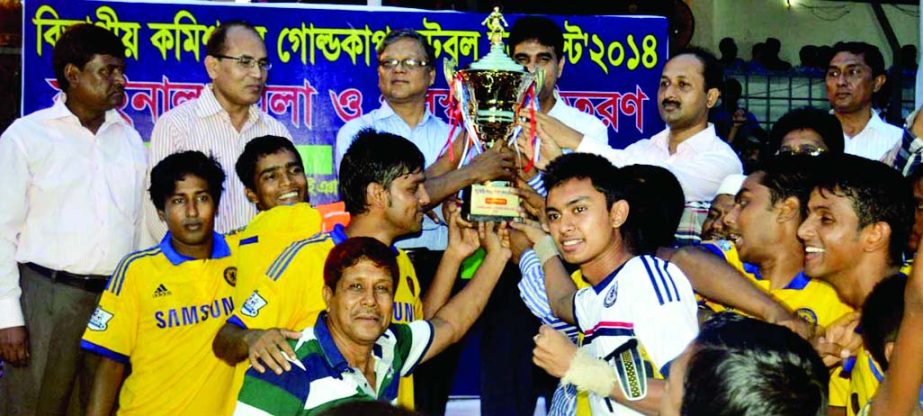 RANGPUR: Cabinet Secretary Mohammad Mossarraf Hossain Bhuiyan distributing prize to champion Rangpur DSA team after the final match in the Divisional Commissioner Gold Cup Football Tournament as Chief Guest in Rangpur Stadium recently.