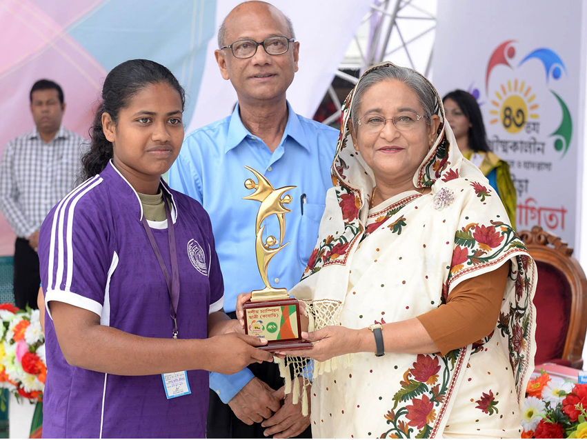 Prime Minister Sheikh Hasina distributes the prizes of the winners of the 43rd Summer National School and Madrasa Sports Competition as the chief guest at the Bangabandhu National Stadium on Saturday.