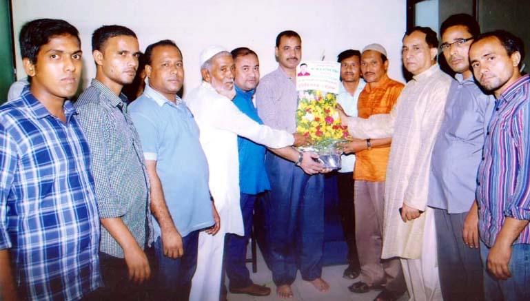 Leaders of Ward No 9 greeted Chittagong City Awami League General Secretary Alhaj AZM Nasiruddin for being elected Vice -President of BCB yesterday.