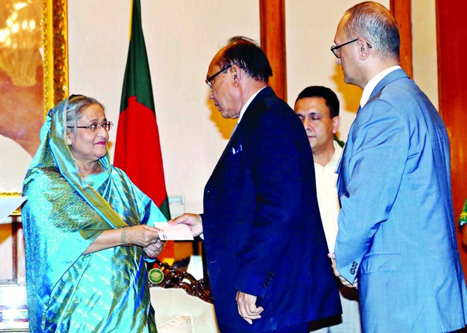 AM Nurul Islam, Vice Chairman of Bank Asia, handing over a cheque of Tk5.00 million to Prime Minister Sheikh Hasina for flood victims at Ganobhaban recently. Rumee A Hossain, Chairman of the Executive Committee of the Board, was present.