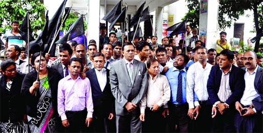 Pro-BNP lawyers demonstrating on the HC premises yesterday with black flags demanding repeal of the 16th amendment to Constitution passed by Parliament.