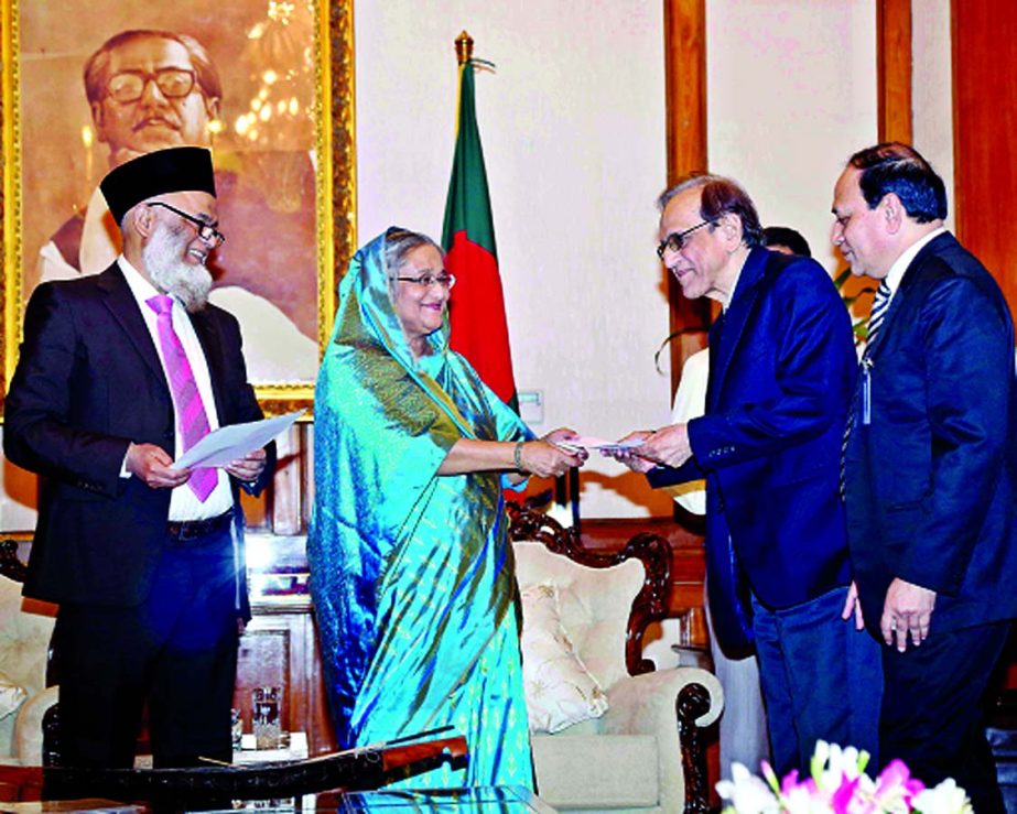 Prime Minister Sheikh Hasina, receiving a cheque of Tk 2.5 million for her relief fund from Asoke Das Gupta, Vice Chairman and M Fakhrul Alam, Managing Director of ONE Bank Limited at Ganobhaban recently.