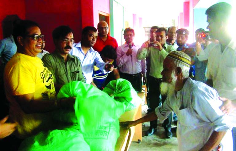 Faruq Mainuddin, Acting Managing Director of City Bank Limited, distributing relief among flood affected people in Sirajganj.