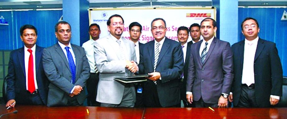 Desmond Quiah, Country Manager of DHL Express Bangladesh and Farman R Chowdhury, Managing Director of Shahjalal Islami Bank Limited signed an agreement at the bank's head office recently to deliver documents internationally to its customers.