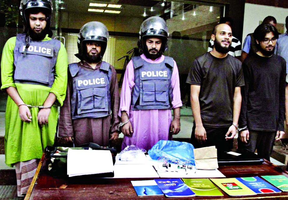 DB police arrested two members of banned Ansarullah Bangla Team and three HuJimen from city's Segunbagicha and Eskaton areas on Thursday with some bomb-making materials.