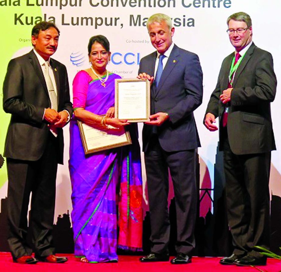 Selima Ahmad, President of Bangladesh Women Chamber of Commerce and Industry receiving 'Special Recognition Award' from the former and present presidents of Confederation of Asia-Pacific Chambers of Commerce and Industry on the occasion of the 28th CACC