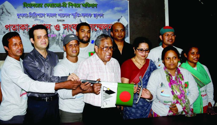 Former Advisers to the Caretaker Government Dr Akbor Ali Khan and Rasheda K Chowdhury at the flag handing over ceremony organized by Bangla Mountaineering and Trekking Club at the National Press Club on Friday.