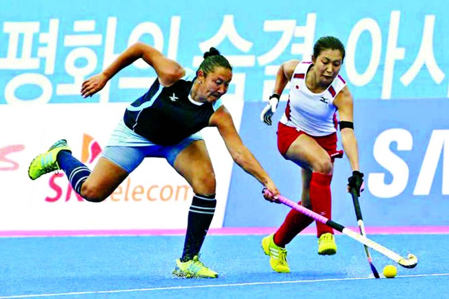 Japan's Aki Mitsuhashi (right) and Kazakhstan's Guinara Imangaliyeva battle for possession of the ball during their women's pool B match at the 17th Asian Games in Incheon, South Korea on Friday.