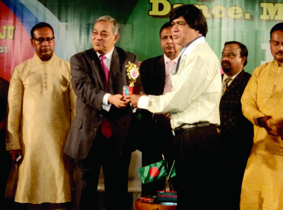 Former Chief Justice M Tofazzal Islam handing over a crest to the founder of Lion Nazrul Islam University College, Lion Md Nazrul Islam for his contribution in social services at a function organized recently in the city marking 25th founding anniversary