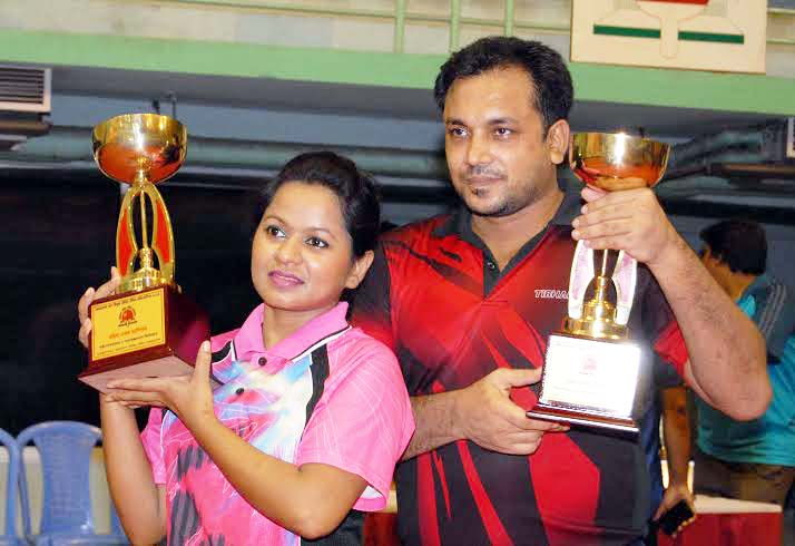 TT Fed Cup final singles champions Moumita (left) & Mahabub Billa pose with their trophies.