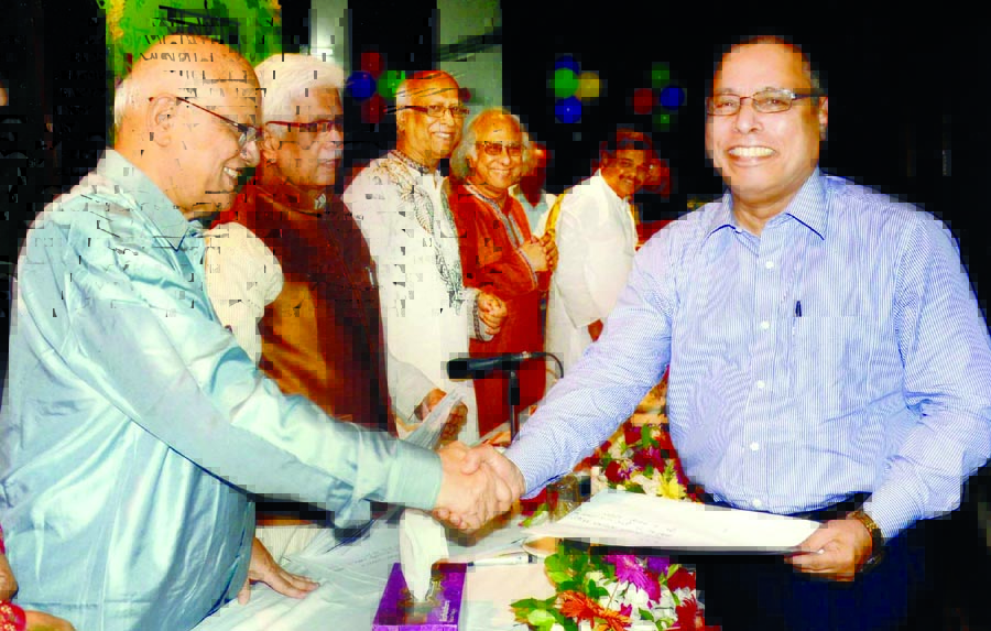 Finance Minister Abul Maal Abdul Muhith handing over lifetime membership certificate of Jalalabad Association Dhaka to Helal Ahmed Chowdhury, Managing Director of Pubali Bank Limited at BIAM auditorium in the city recently.
