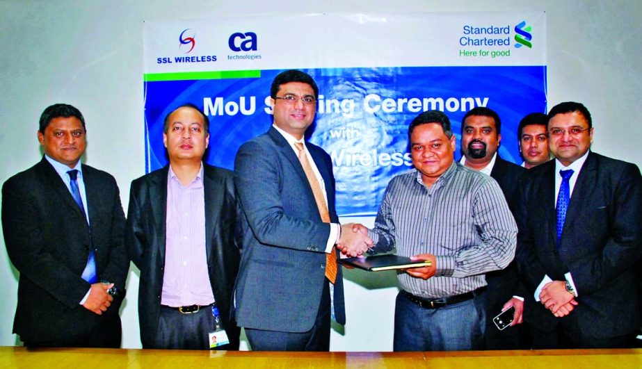 Aditya Mandloi, Head of Retail Clients of Standard Chartered Bank and Ashish Chakraborty, General Manager of SSL Wireless sign a Memorandum of Understanding for its payment gateway solution platform at the bank's head office on Saturday.