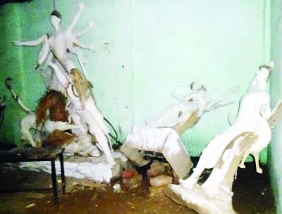 THAKURGAON: Miscreants vandalised puja mandap at Pirganj on Saturday night.