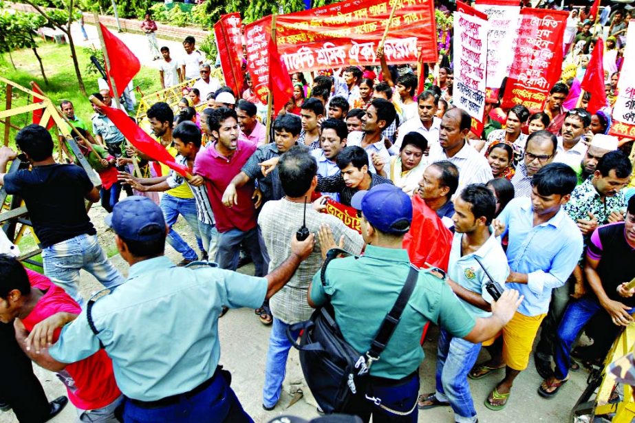 Police intercepted demonstration by the garment workers on Monday when they tried to gherao the BGMEA Bhaban demanding punishment to Tuba Group owner Delwar Hossain and payment of salary and bonus before Eid-ul Azha.