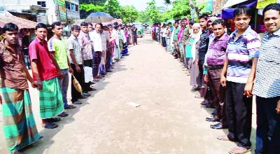 JHENIDAH: Locals in Jhenidah formed a human chain demanding repair of Ganna- Kaliganj Road on Monday.