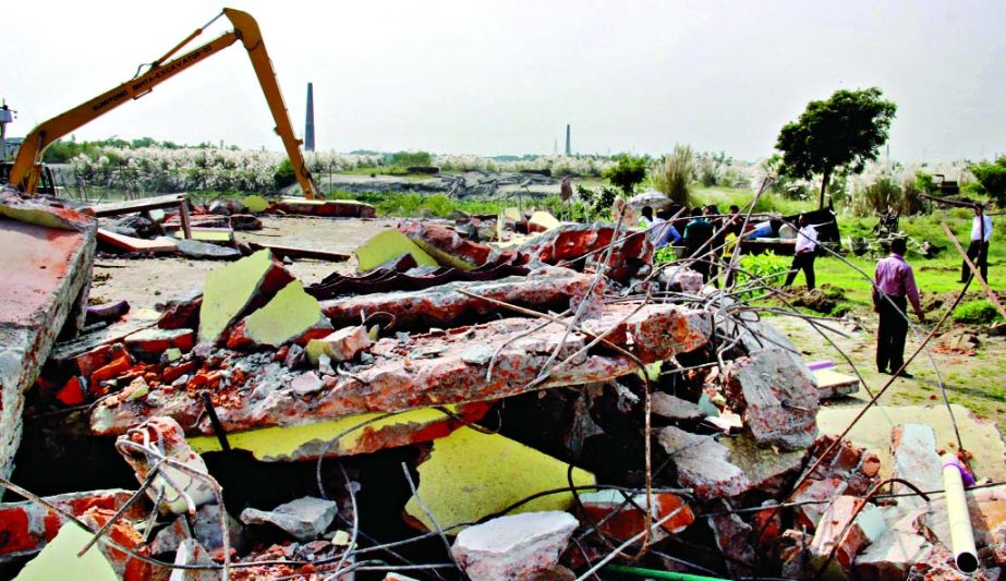 BIWTA authority evicted illegal establishments on its 31 bighas land at Basila area in city's Mohammadpur on Wednesday beside the river.
