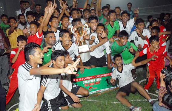 Players of Mohammedan Sporting Club celebrate with their trophy at Bangabandhu National Stadium on Thursday.