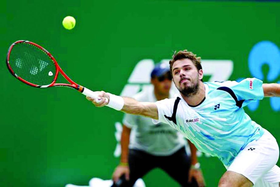 Stan Wawrinka of Switzerland returns a shot against Gilles Simon of France at the Shanghai Masters Tennis Tournament in Shanghai, China onwednesday