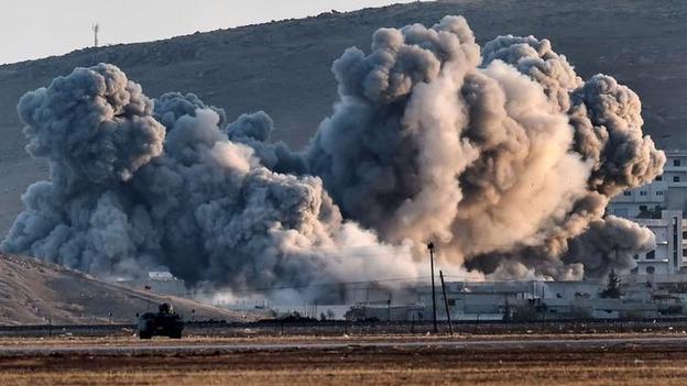 Islamic State fighters renew their advance in the Syria-Turkey border town of Kobane, as the US warns that air strikes alone cannot save it.