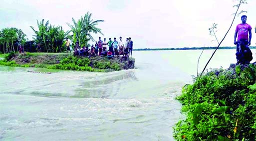 About five villages along Paira River were submerged by high tides under the influence of Hudhud in the Bay on Saturday.