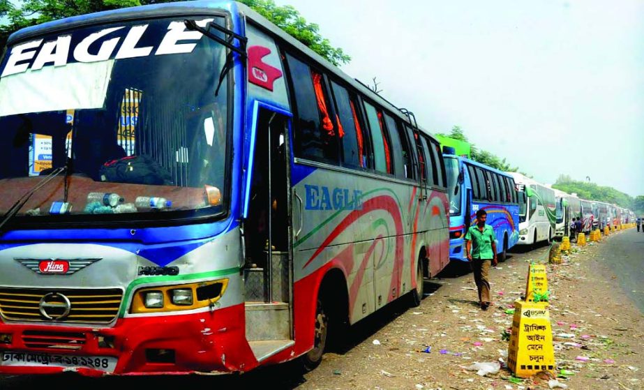 Dhaka-Paturia Highway experienced huge gridlock as hundreds of buses with returnee holiday-makers started coming back to the capital on Sunday.