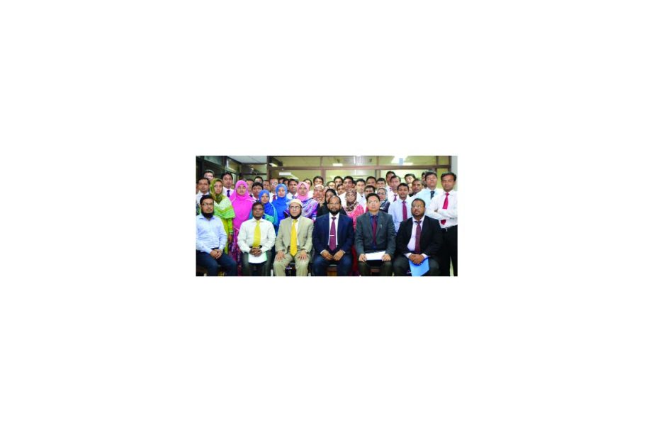 Md Habibur Rahman, Managing Director of Al-Arafah Islami Bank Limited, poses with the participants of a "Foundation Course on Banking" at the bank's Training Institute on Monday.