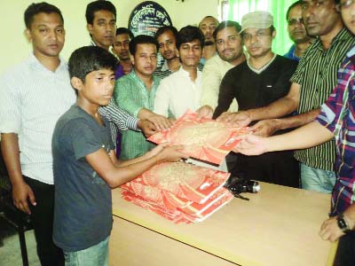 BHOLA: Borhanuddin Muslim-Hindu Jubo Oikya Parishad distributing new clothes among Muslim and Hindu poor students at Borhanuddin Press Club recently.