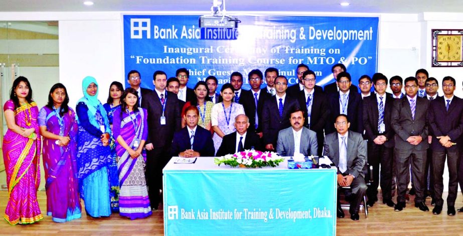 Aminul Islam, Additional Managing Director of Bank Asia, poses with the participants of a "Foundation Training Course for MTO and PO" kicks off at Tejgaon in the City on Sunday.