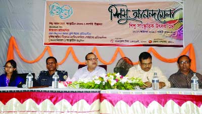 BARISAL: Md Gaus, Divisional Commissioner is seen with participants at the 'Shishu Ananda Mela O Shishu Sangskritik Utsav at Ashwini Kumar Hall on Friday.