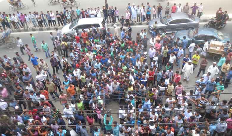 Two fractions of JCD take confrontational position in front of BNP`s Nayapaltan central office.