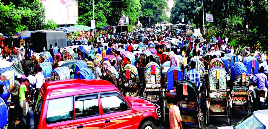 City experienced massive gridlock on Sunday as Ganojagoran Mancha activists brought out a procession at Shahbagh inter-section. This photo was taken from Doyel Chattar.