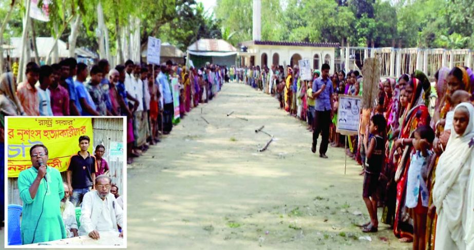 GAIBANDHA: Locals in Gobindroganj Upazila formed a human chain protesting death threat to the complainant of Anjoli Rani Moyna murder case in front Sadar Hat Dee-Mukhi High School on Tuesday.